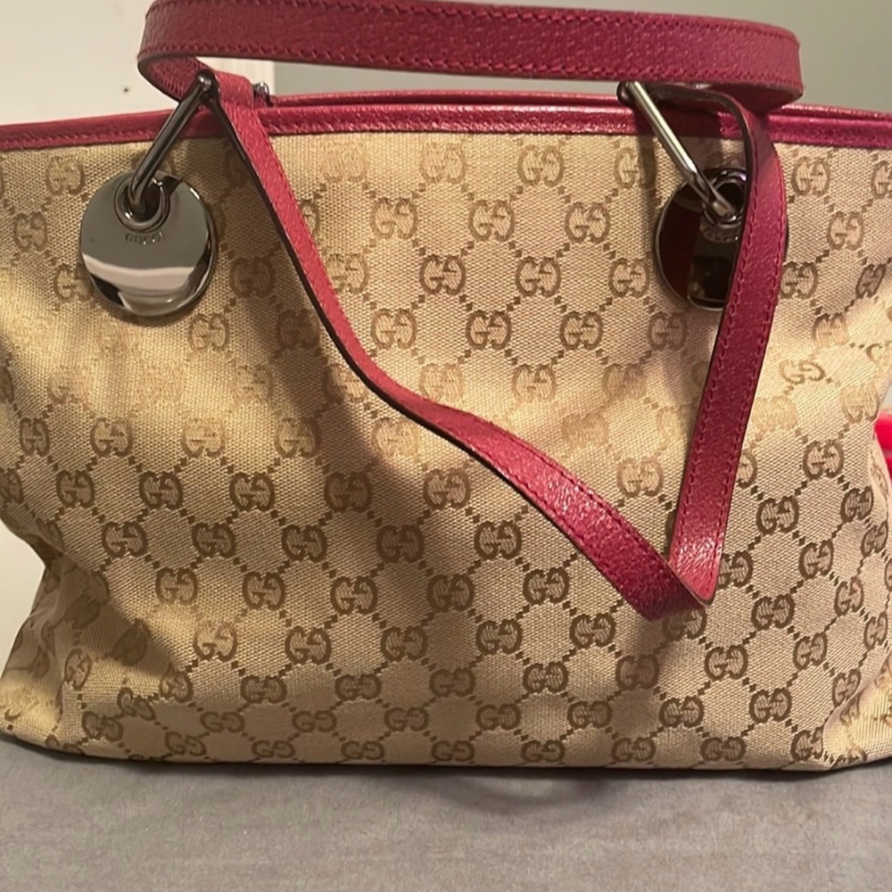 Gucci shoulder bag excellent condition